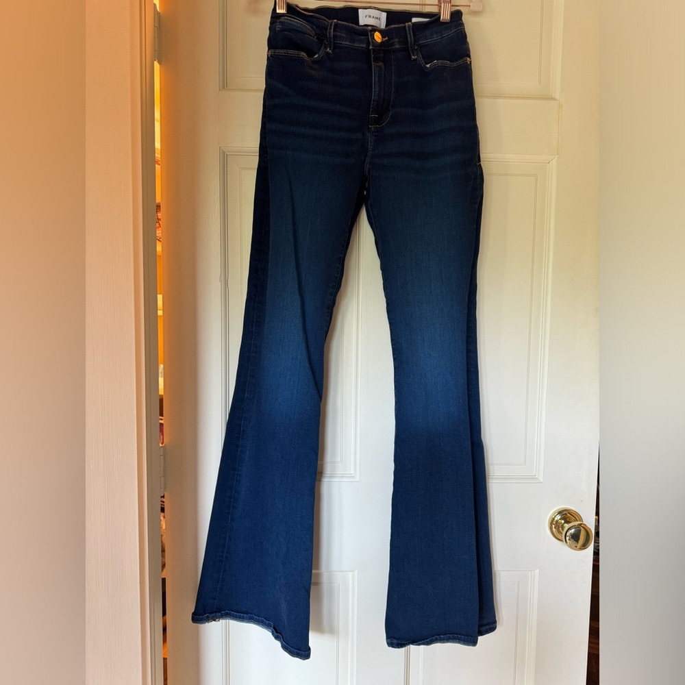 Frame denim Le high flair jeans.